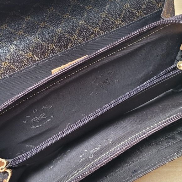 RR RIONI | Monogram Print Clutch - Picture 5 of 10